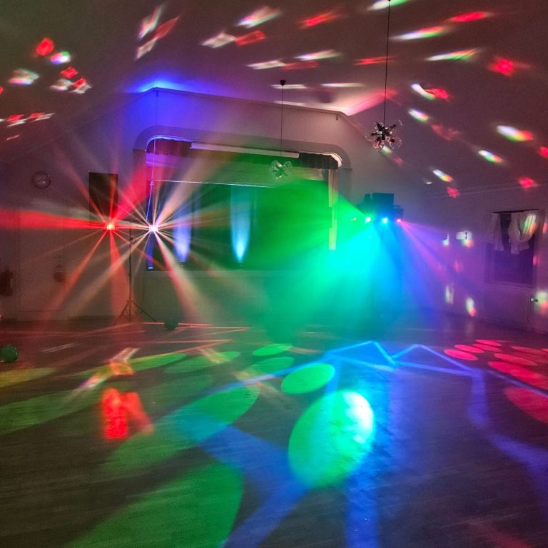 Festlokal med discoljus och stämningsbelysning